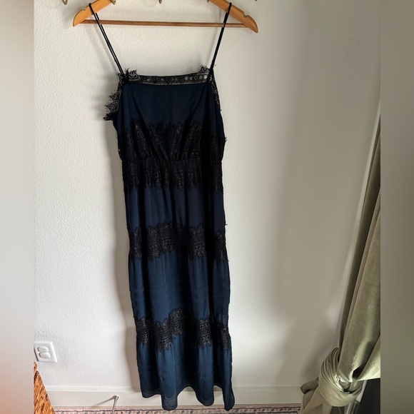 Elegant Club Monaco Navy and Black Dress in size 4 - Picture 1 of 8